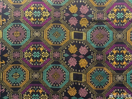 感受中华传统纹样之美 被壮锦上的小动物可爱到了！