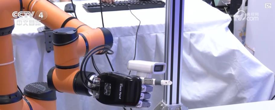 人形机器人、脑机接口……机器人应用新场景亮相2024世界机器人大会