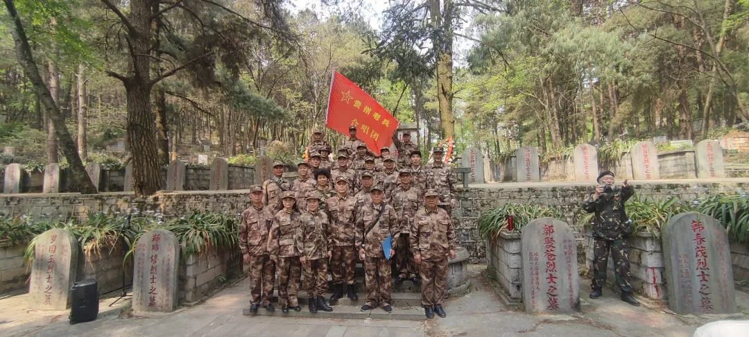 贵阳一烈士陵园杂草丛生？相关部门回应：今后会定期巡查和维护