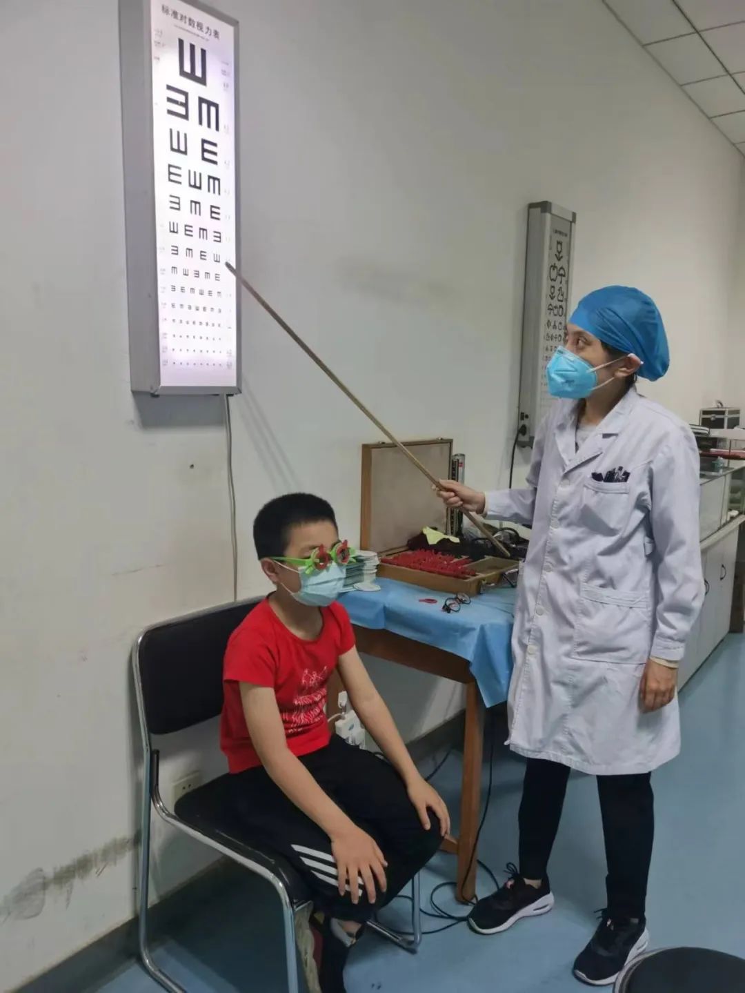 要开学了 别忘带孩子做个视力检查 要开学了 别忘带孩子做个视力检查