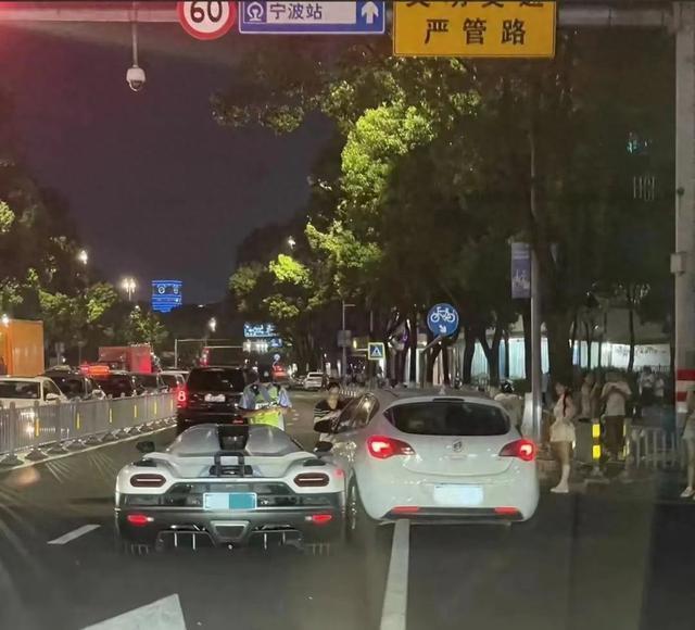 浙江街头4700万跑车被撞定损406万？假的！