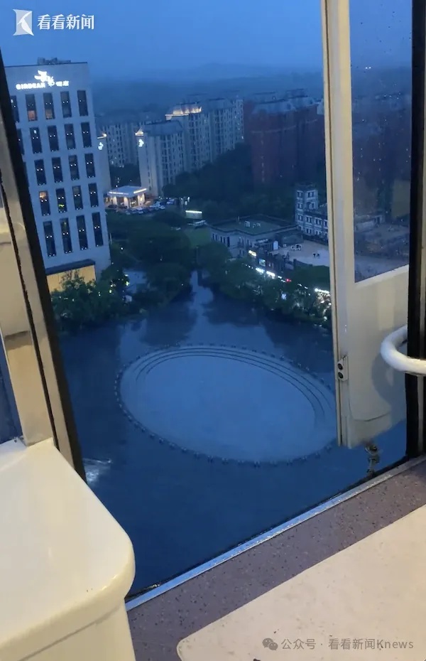 摩天轮升到半空,门突然开了!还在继续运营?最新消息 摩天轮升到半空,门突然开了!还在继续运营?最新消息