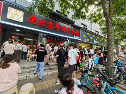 实探救人英雄栾留伟经营火锅店 火锅店店主救人牺牲大家排长队就餐致敬