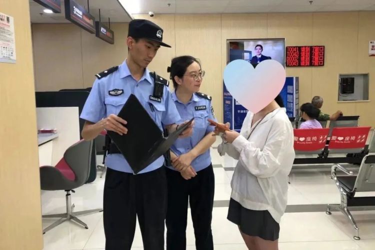 手机被“监控”21小时,她的这个举动救了自己…… 手机被“监控”21小时,她的这个举动救了自己……