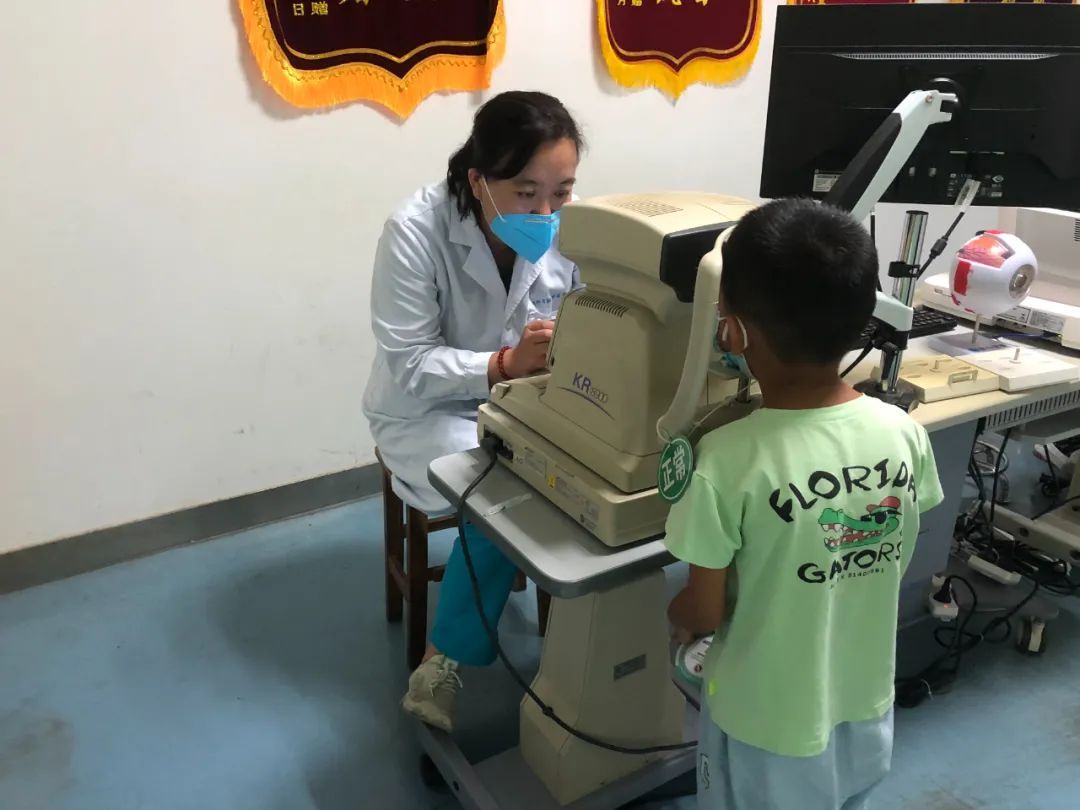 要开学了 别忘带孩子做个视力检查 要开学了 别忘带孩子做个视力检查