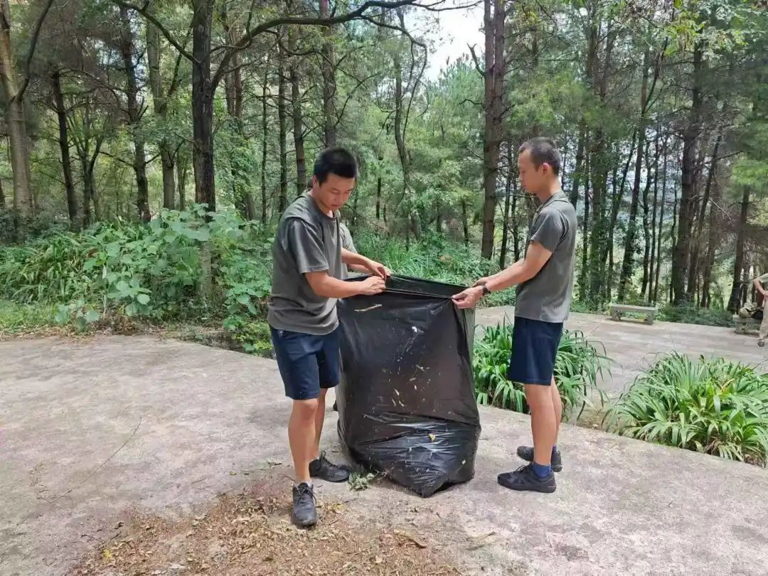 贵阳一烈士陵园杂草丛生？相关部门回应：今后会定期巡查和维护