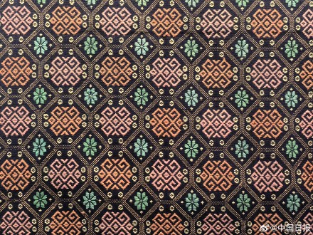 感受中华传统纹样之美 被壮锦上的小动物可爱到了！