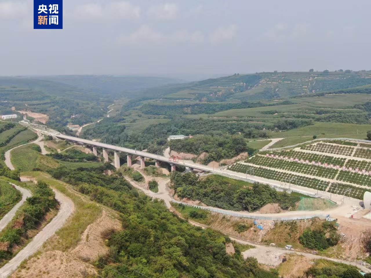 西延高铁武家塬隧道全隧顺利贯通