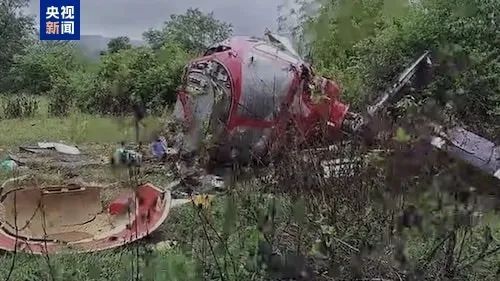 突发！印度一飞机坠毁，伤亡不明