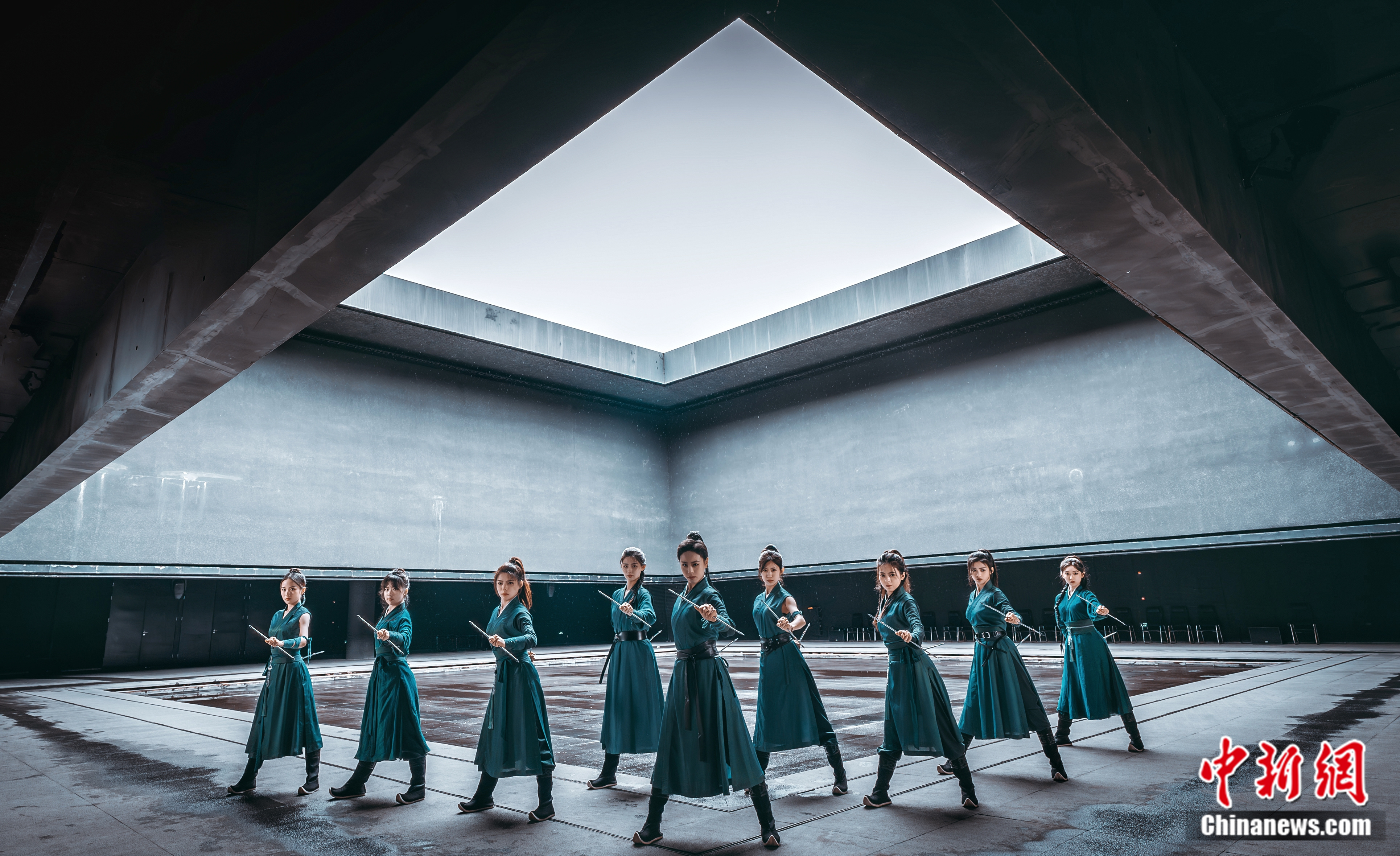 专访峨眉派女子功夫团：一拳“打”出个女侠江湖