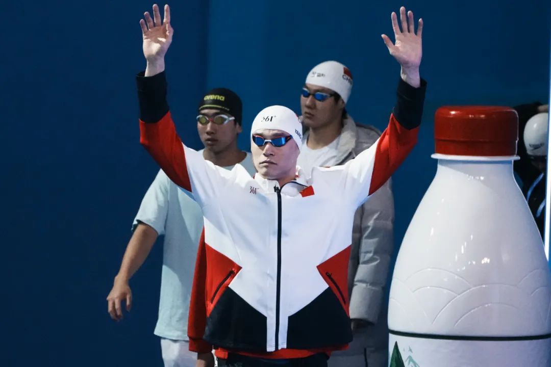 孙杨复出首秀，小组第一，晋级决赛！张豆豆发声、孙杨落泪→