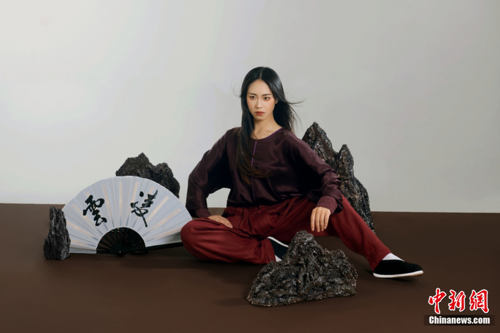 专访峨眉派女子功夫团：一拳“打”出个女侠江湖