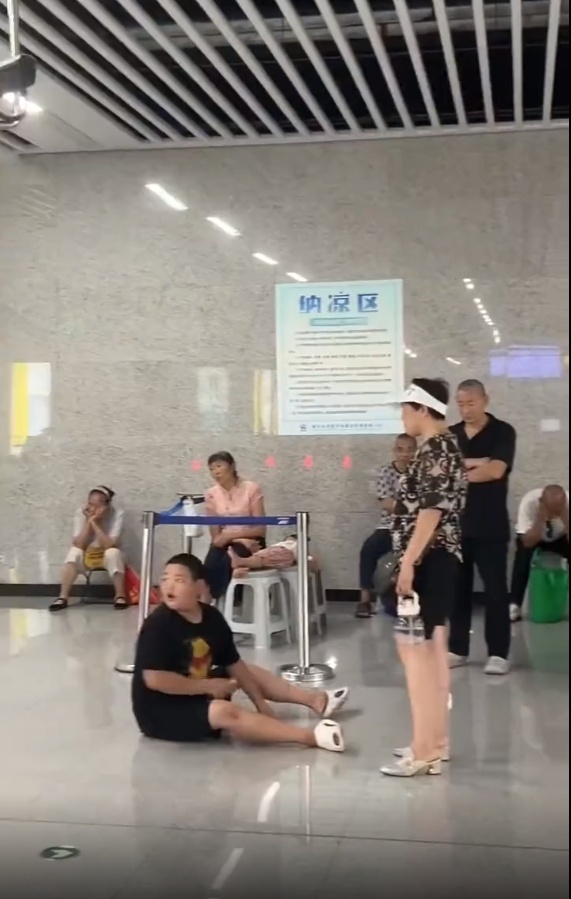 40℃+高温下，重庆人“松弛感”就是“清凉处方”