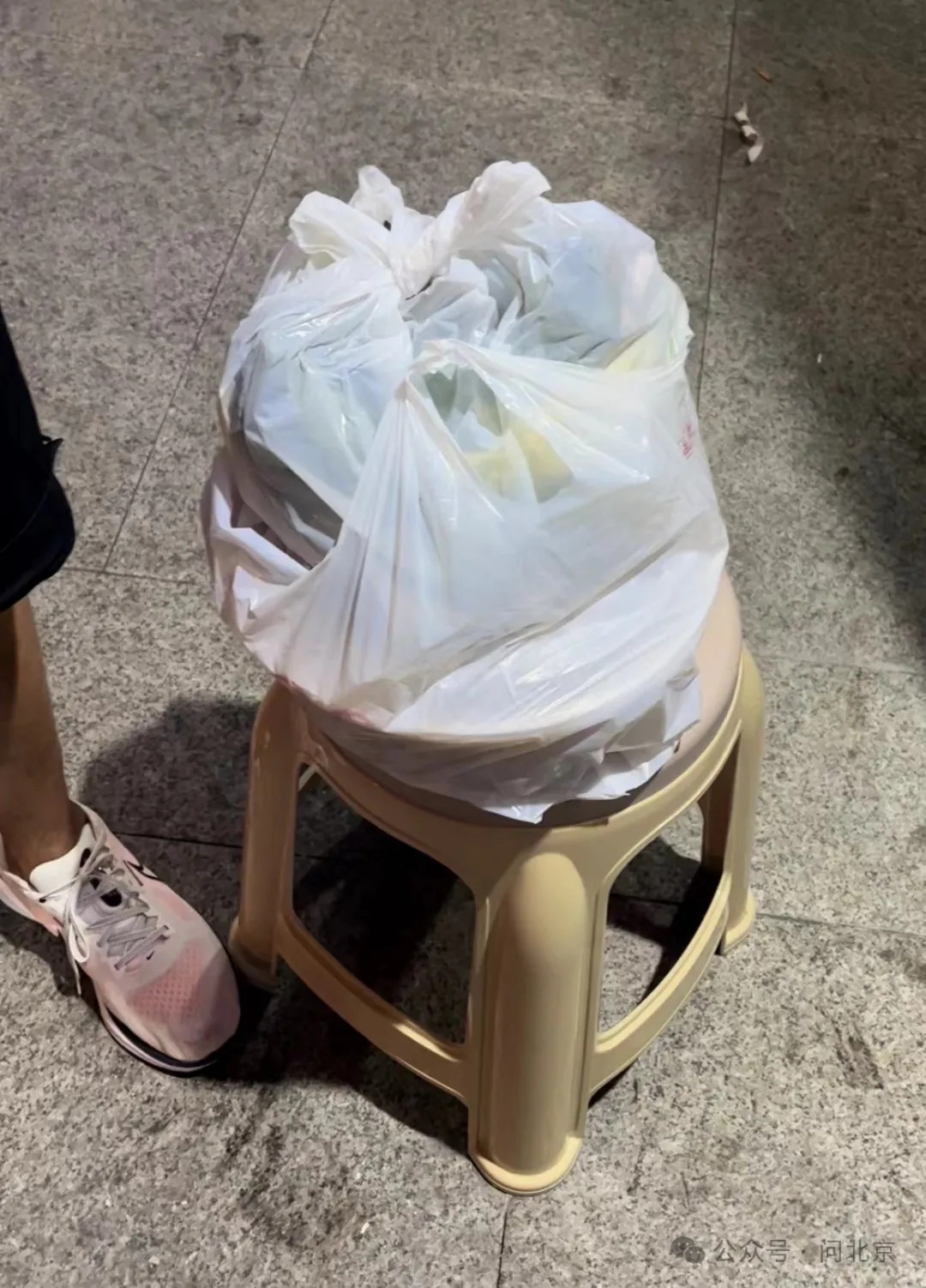 北京人“挤爆”这家火锅店，天津大哥专门坐高铁来……只为纪念他！