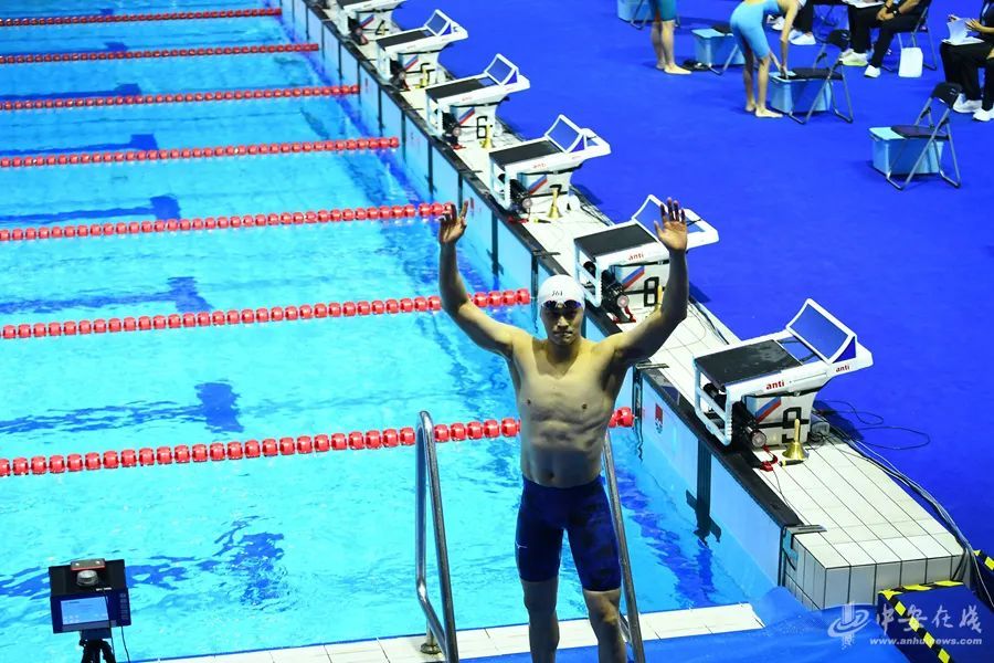 复出首秀夺冠!孙杨获全国夏季锦标赛400米自由泳金牌 复出首秀夺冠!孙杨获全国夏季锦标赛400米自由泳金牌