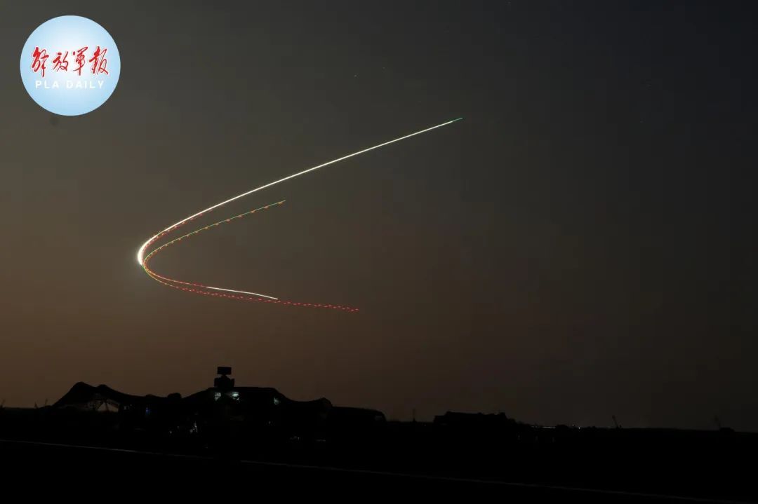 防空卫士,火力全开! 防空卫士,火力全开!