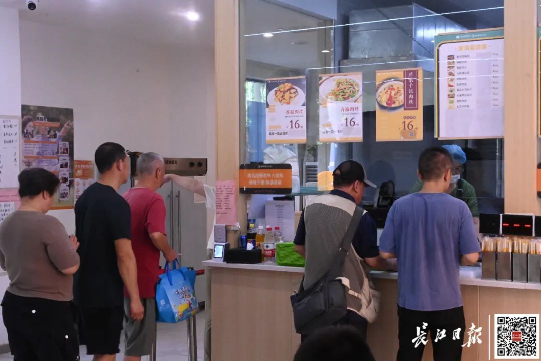 两荤一素12元还能送上门，武汉一食堂“红”了