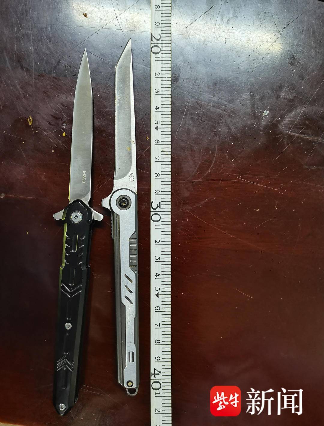 荒唐！90后小伙竟挑退休阿姨认“干妈”做情侣，敲诈 28万后还要拉着她跳楼