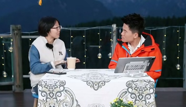 感谢董宇辉的“一坨”赞美？李娟回应