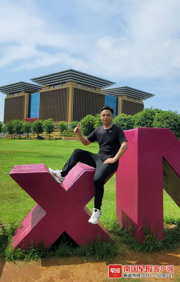 广西三胞胎姐妹被同一所高校录取！这对父子也双双考上大学！太酷了！