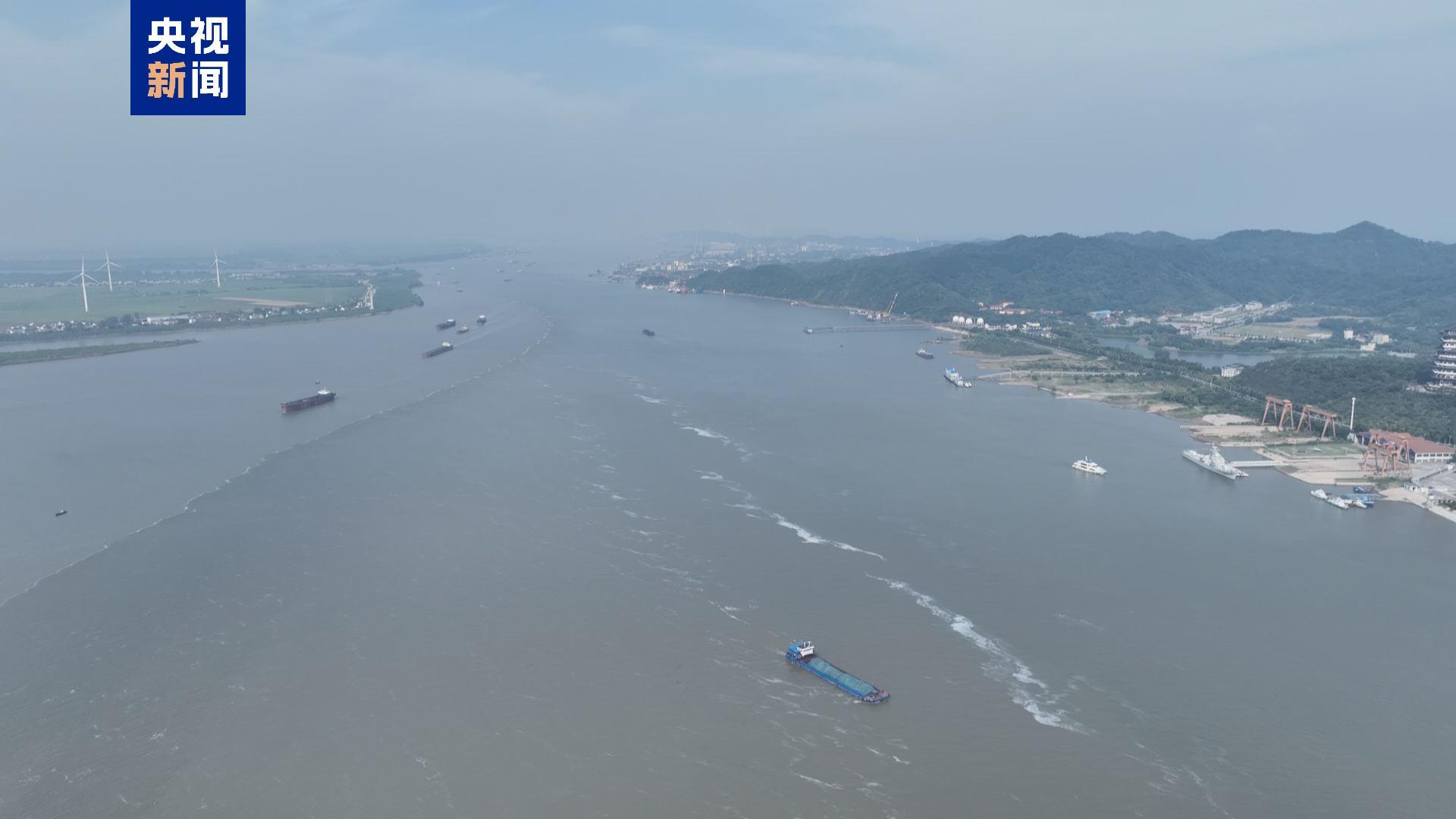 鄱阳湖水位跌破16米 船舶无需报告可通行