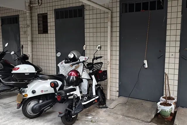 安全提醒:电动车停放充电要留心,防范火灾莫大意! 安全提醒:电动车停放充电要留心,防范火灾莫大意!