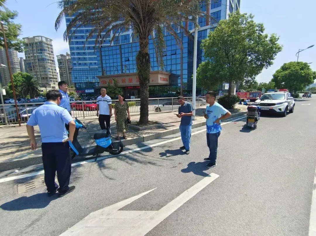 少年搀扶老人遭诬陷殴打！警方：老人已被行拘