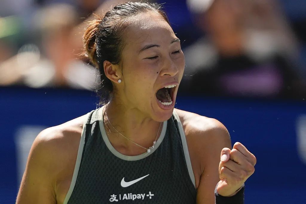 郑钦文逆转晋级!“庆幸找回了状态” 郑钦文逆转晋级!“庆幸找回了状态”