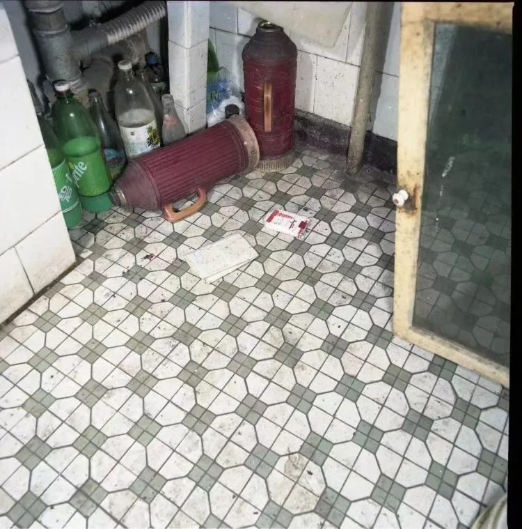 男子为一双球鞋入室抢劫杀人！潜逃33年后终被抓