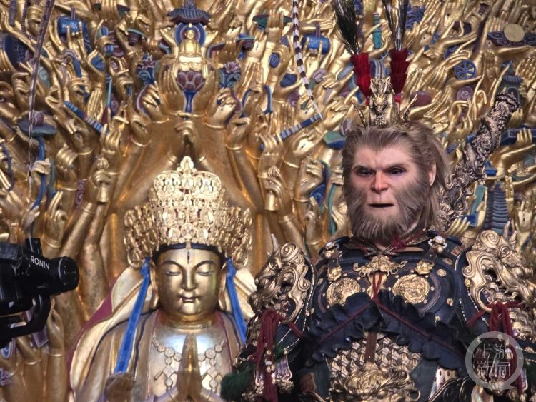 全球首套1:1复刻！黑悟空战甲亮相大足石刻