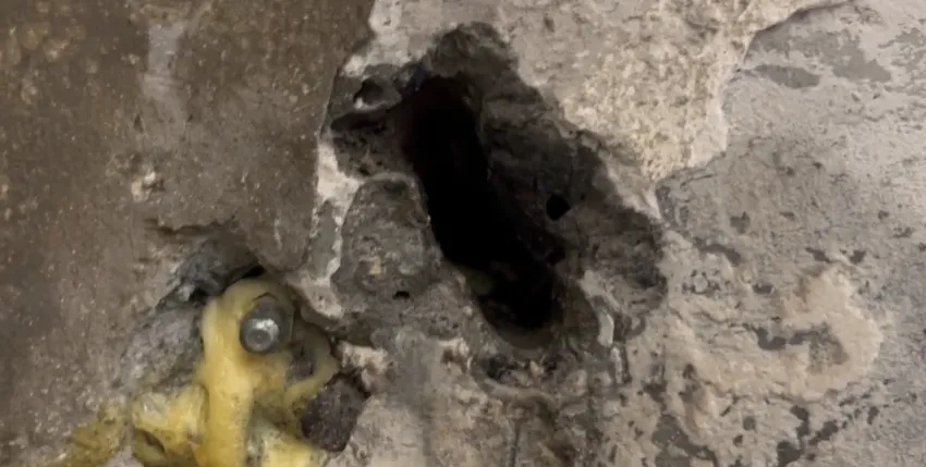 上海这一小区，几乎每家每户都漏水！业主凿开墙体后傻眼……专家：极不正常！