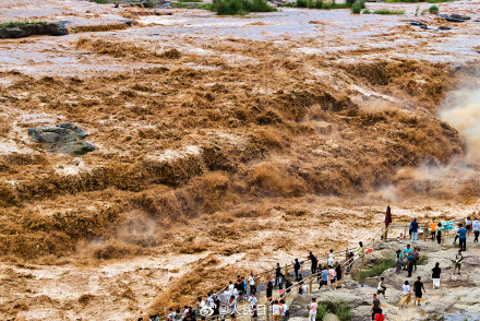 震撼!黄河壶口瀑布壮观景象 震撼!黄河壶口瀑布壮观景象