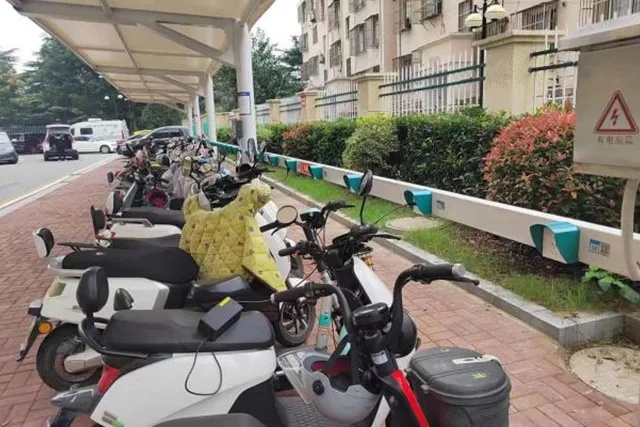 安全提醒:电动车停放充电要留心,防范火灾莫大意! 安全提醒:电动车停放充电要留心,防范火灾莫大意!