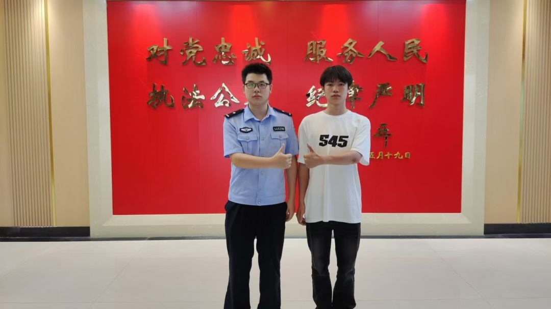 17岁小伙搀扶摔倒老人反被诬陷殴打，警方还其清白！