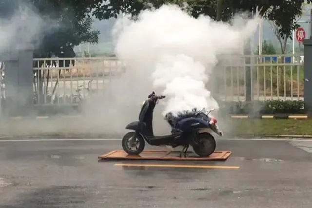 安全提醒:电动车停放充电要留心,防范火灾莫大意! 安全提醒:电动车停放充电要留心,防范火灾莫大意!