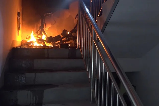 安全提醒:电动车停放充电要留心,防范火灾莫大意! 安全提醒:电动车停放充电要留心,防范火灾莫大意!