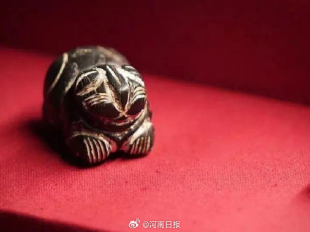 曹操喜爱的煤精虎雕被做成表情包