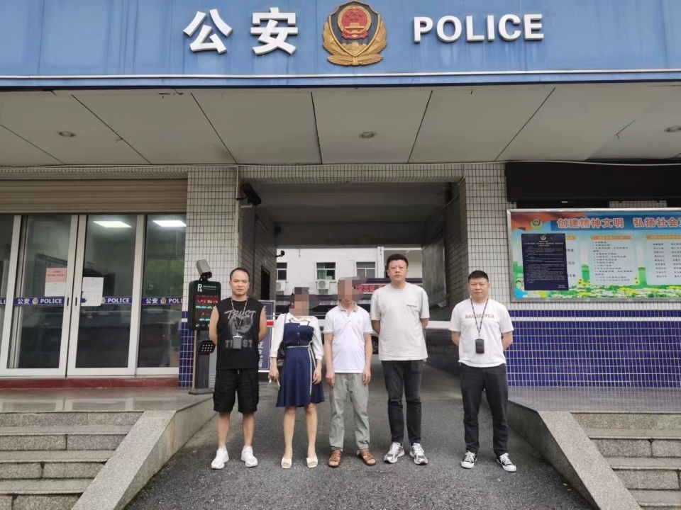 “中年离异女找真爱!”20多个痴心男子花了63万,警方揭露真相 “中年离异女找真爱!”20多个痴心男子花了63万,警方揭露真相