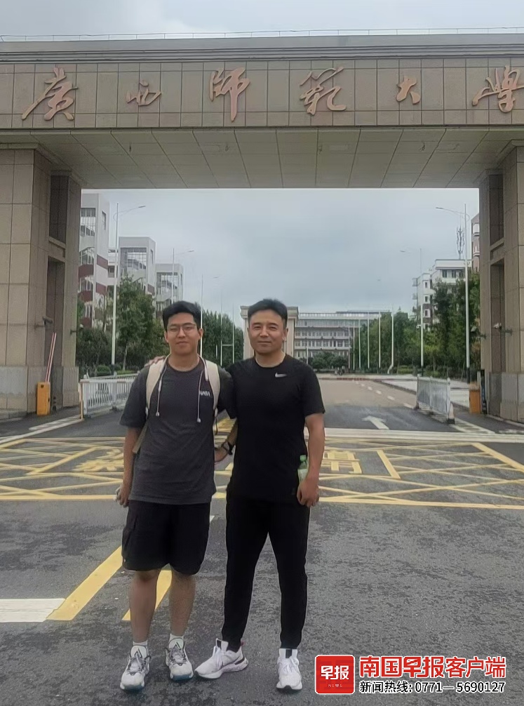 广西三胞胎姐妹被同一所高校录取！这对父子也双双考上大学！太酷了！