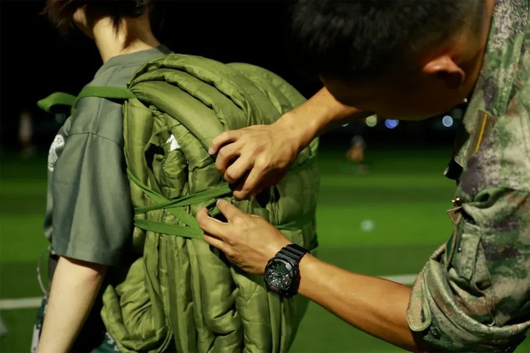 已经开始给新生收集阳光啦?新生内心:“学长学姐,你们人还怪好嘞” 已经开始给新生收集阳光啦?新生内心:“学长学姐,你们人还怪好嘞”