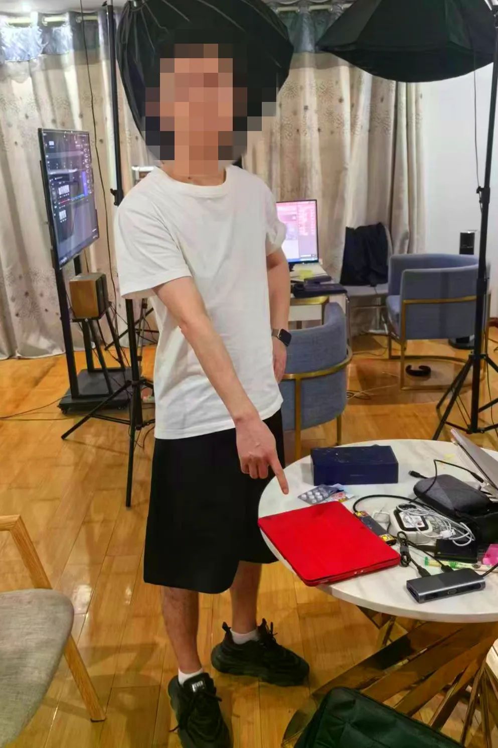 盗刷老板73000余元打赏女主播,“榜一大哥”被抓后道出其中缘由 盗刷老板73000余元打赏女主播,“榜一大哥”被抓后道出其中缘由
