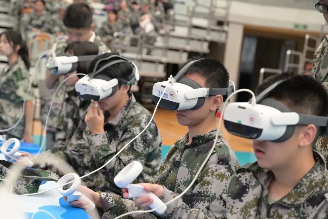 今年的军训又有哪些新鲜事？“学长学姐，你们人还怪好嘞”