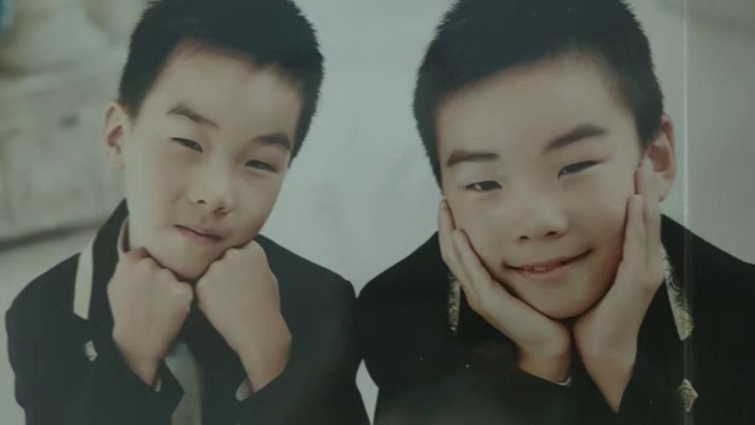 双胞胎兄弟“神同步”:同校12年,又上同所大学 双胞胎兄弟“神同步”:同校12年,又上同所大学