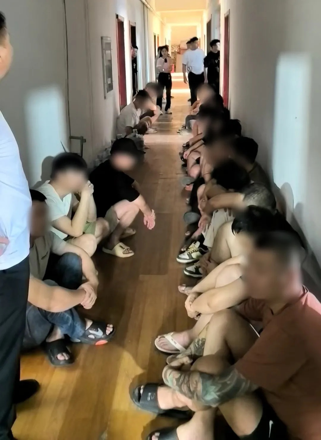 42人被抓!安徽警方捣毁“杀洋盘”窝点 42人被抓!安徽警方捣毁“杀洋盘”窝点