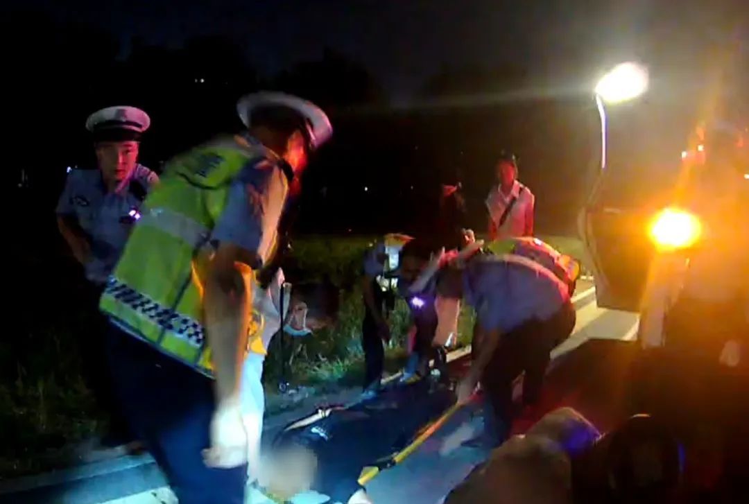 醉驾上路,撞了两次逃了两次,最后躲草丛睡觉!刑拘! 醉驾上路,撞了两次逃了两次,最后躲草丛睡觉!刑拘!