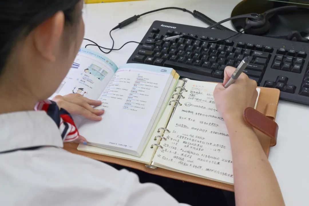 不一样的暑运！她一个月接了6645通电话……