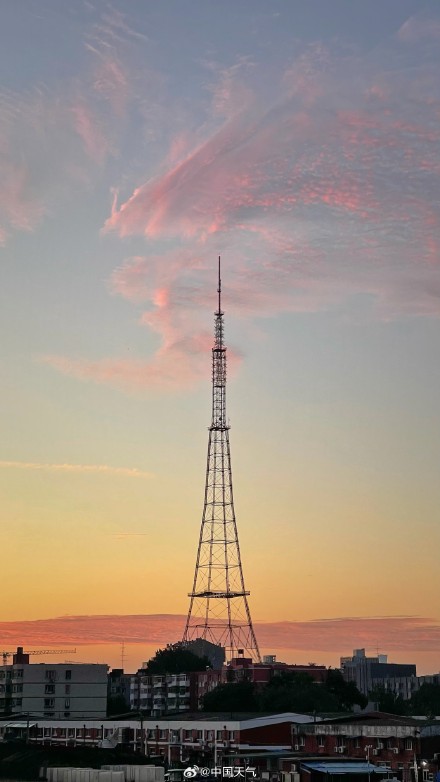 北京现梦幻粉色鱼鳞云朝霞