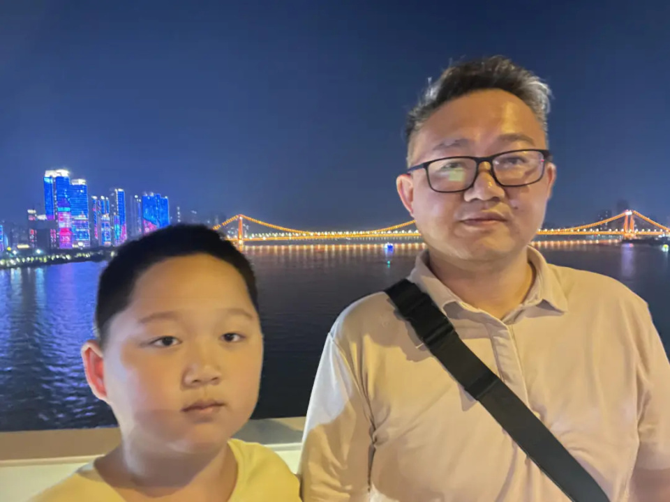 4天换乘二三十趟!父亲带11岁儿子,从长沙坐公交到武汉 4天换乘二三十趟!父亲带11岁儿子,从长沙坐公交到武汉