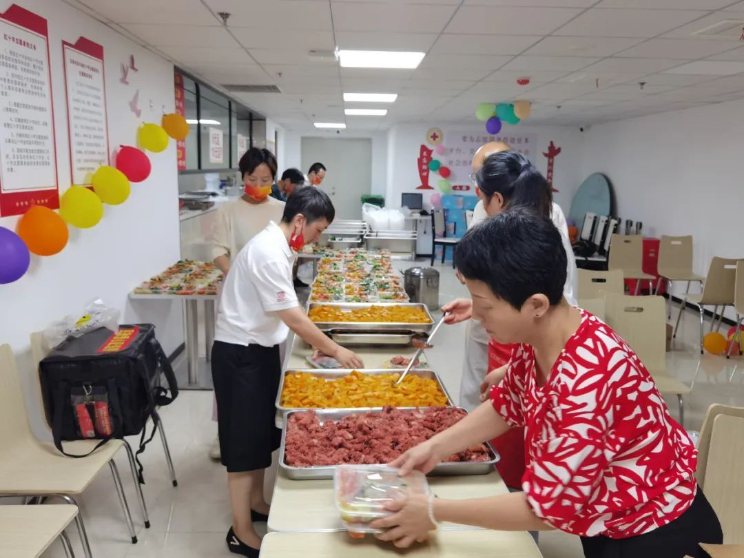 三荤两素10元，还送上门！武汉这个食堂订单不断