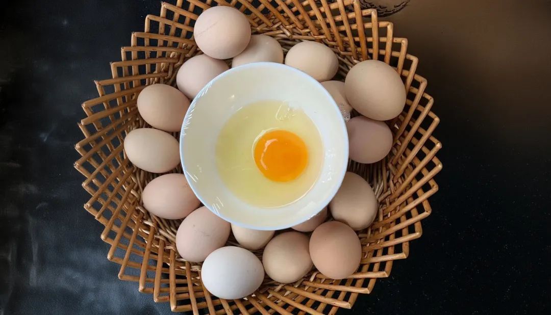 每天吃2个鸡蛋和很少吃鸡蛋的人,谁更健康?一个差别很明显! 每天吃2个鸡蛋和很少吃鸡蛋的人,谁更健康?一个差别很明显!